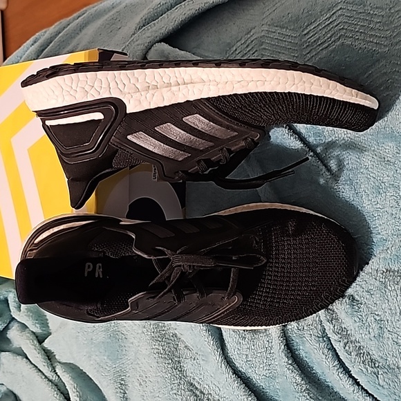 Addidas UltraBoost - Picture 4 of 4